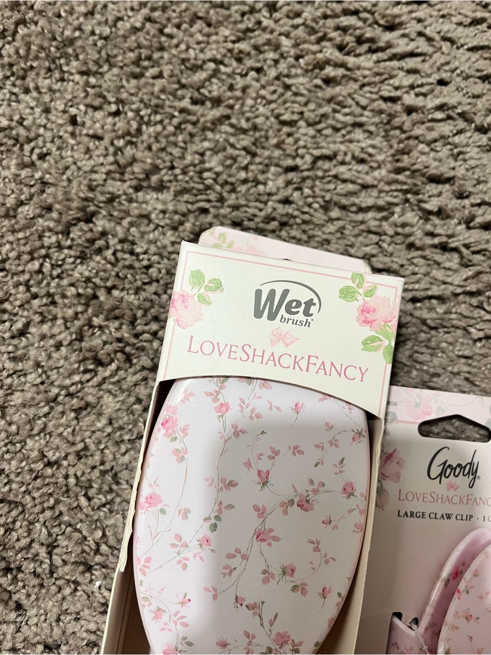 Wet Brush Original Detangler & Goody Claw Clip - Pink Floral. Love Shack Fancy - Picture 2 of 3
